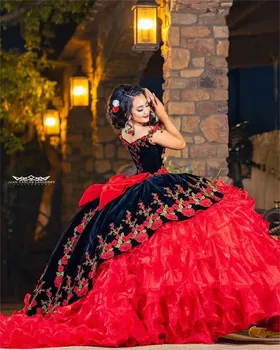 Мексико 2024 Черно кадифе Червени Къдри Буйни рокля С открити рамене Бална рокля с бродерия Sweet 16 Рокли vestidos