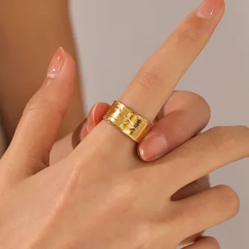Популярно пръстен от неръждаема стомана с широка повърхност, известен в Интернет женски пръстен от титанов стомана с универсален дизайн