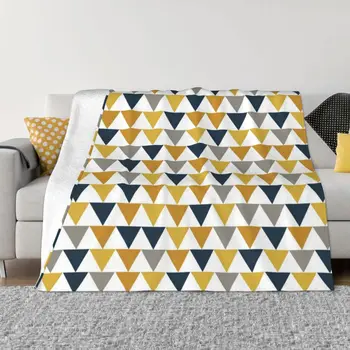 Стрелки: светло горчично-жълто, тъмно-горчично-жълто, тъмно синьо, сиво и бяло Каре с геометричен дизайн, пътно одеяло